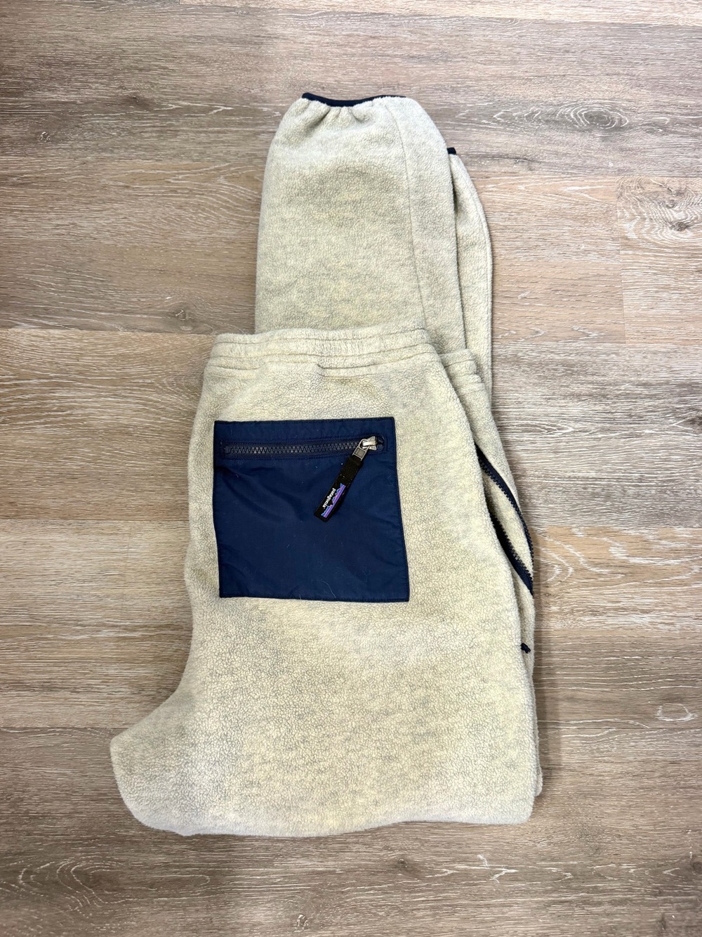 Patagonia Fleece Jogger Pants with Navy Pocket Large